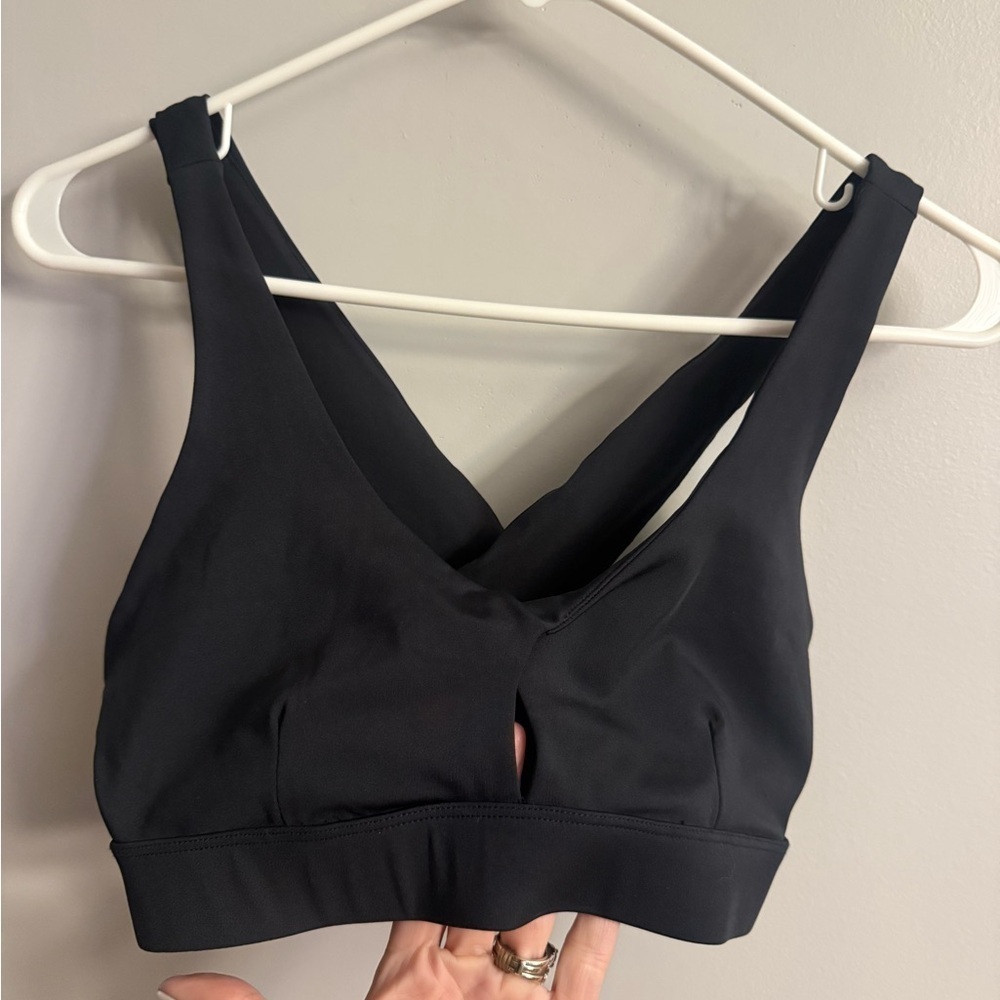 JustFab Active Cross-Back Keyhole Sports Bra – Black (S)